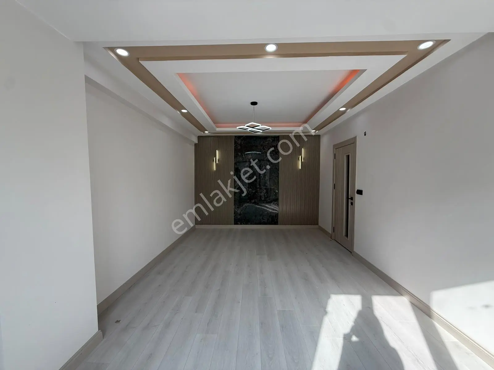 Güven'Den Kapaklı'Da Ebeveyn Banyolu Kapalı Otoparklı 3+1 Daire