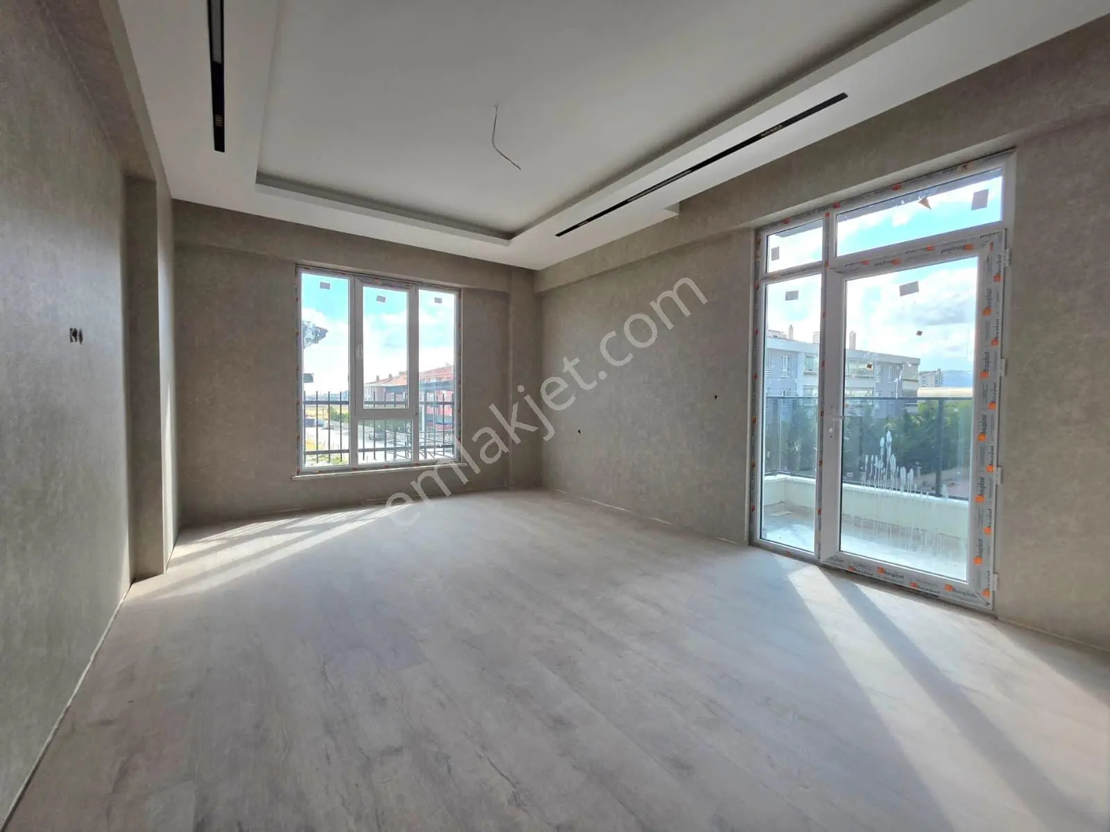 Yüksel Şahin'den Kosova'da Site İçi Sıfır 2+1 Asansörlü Geniş — fotoğraf 16