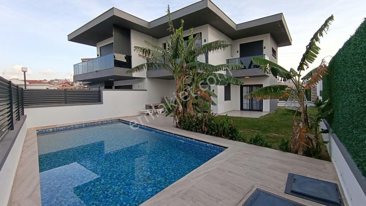 İzmir Çeşme Şifne Denize Yakın Havuzlu Dubleks Villa