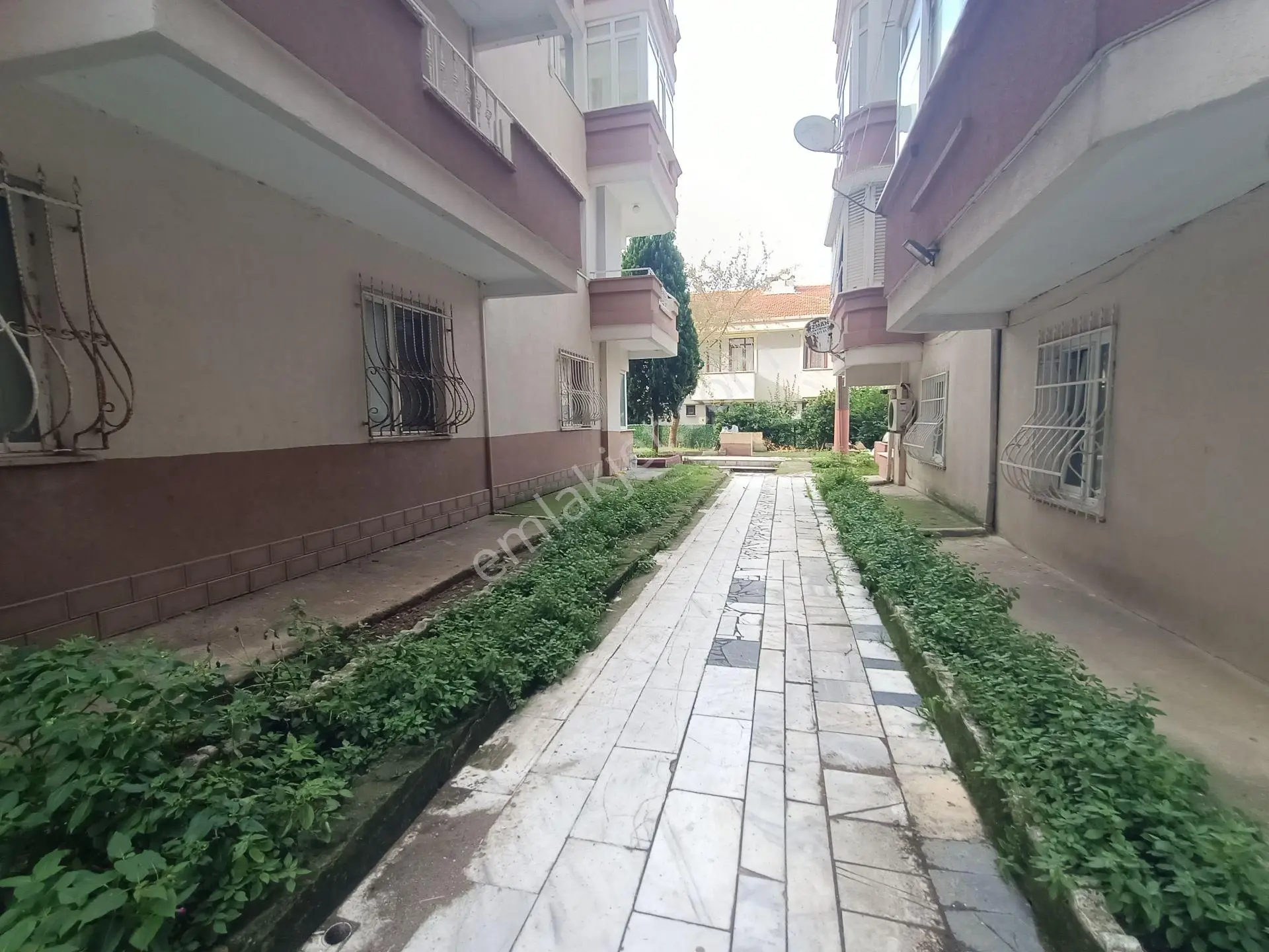 Yasemin Emlaktan Çınarcık Giriş Kat 1+1 Daire — fotoğraf 3