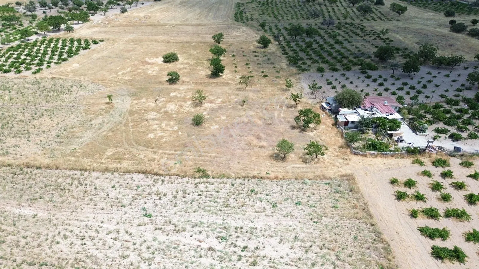 Uçhisar İniksi'nde 2.360 M² Yatırımlık Satılık Tarla — fotoğraf 4