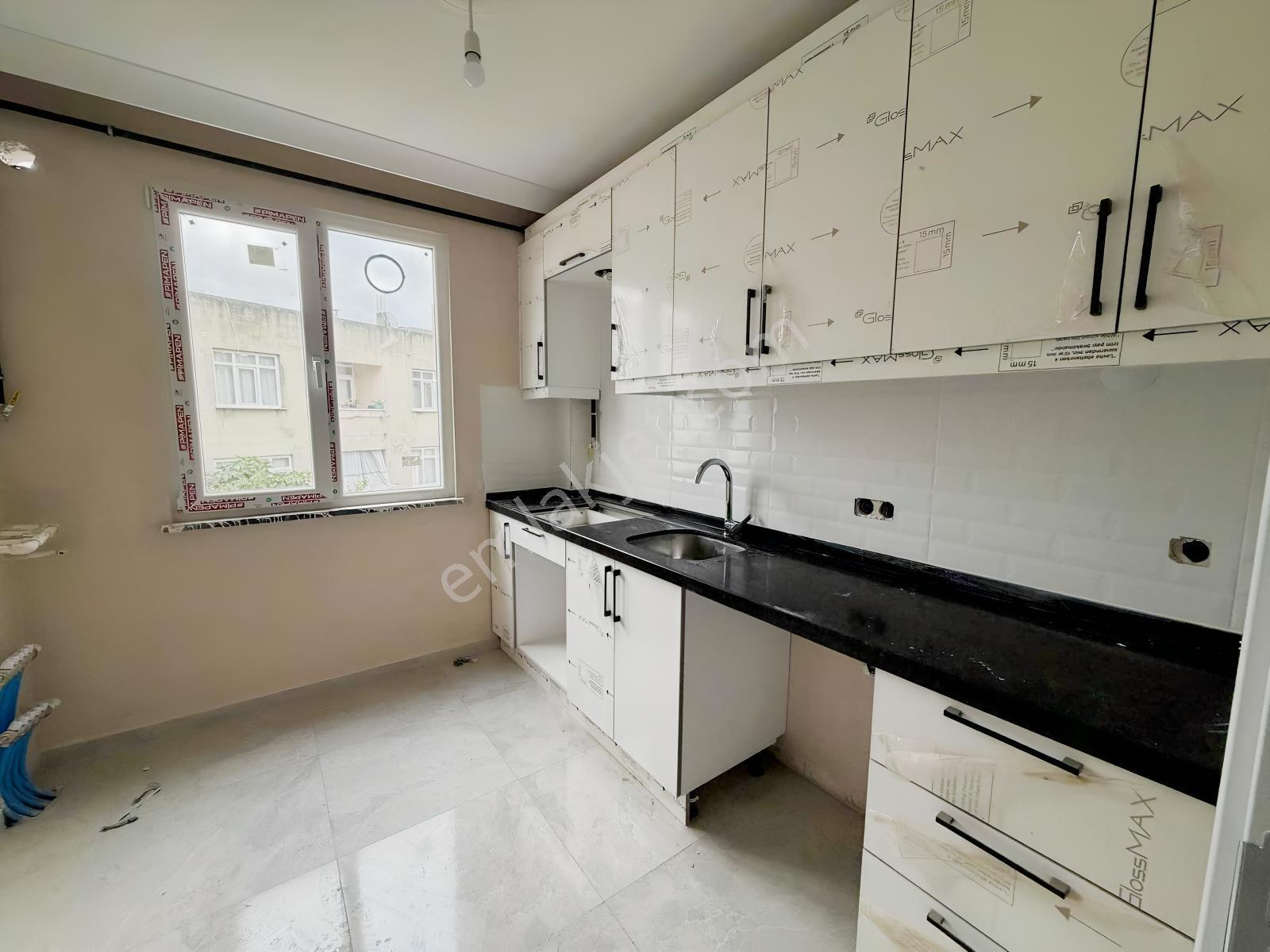 Sultanbeylide Metroya 300 Metre Mesafede 2+1 Satılık Daire — fotoğraf 5