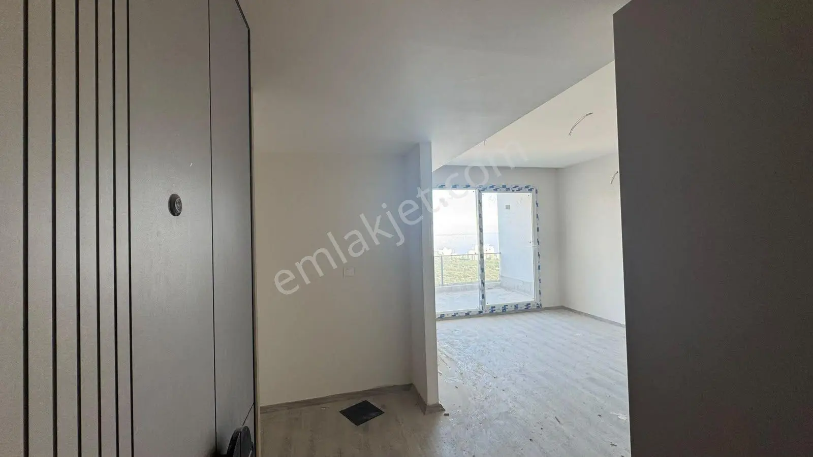 Mersin Ayaş'ta Deniz Manzaralı Satılık 2+1 Daire — fotoğraf 2