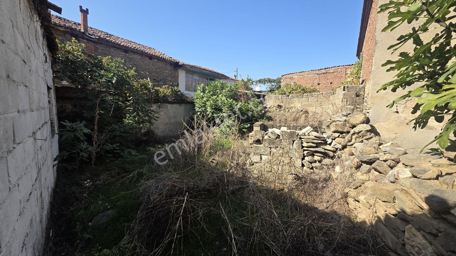 İzmir Tire Sb Emlak'tan Kireli Mah. Satılık Köy Evi Ve Arsası — fotoğraf 5