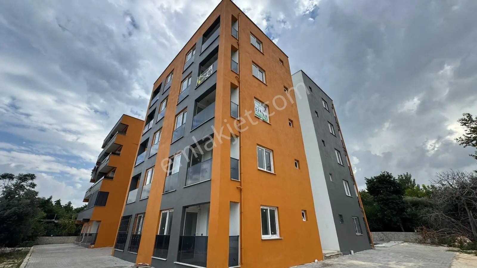 Mersin Tırtar'Da Havuzlu Sitede Satılık 1+1 Daire