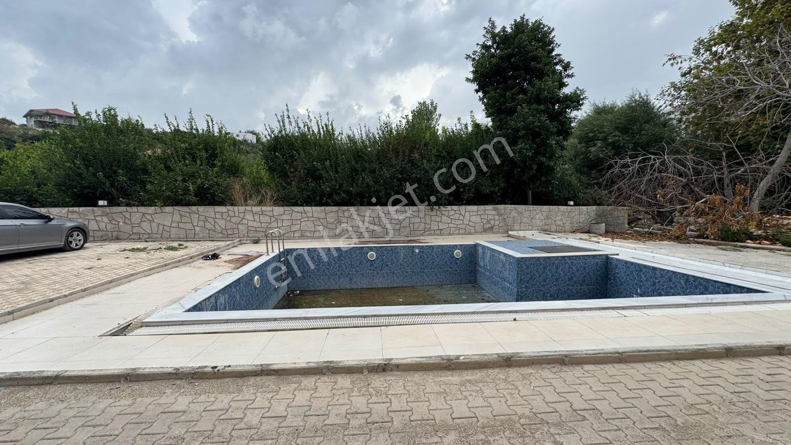 Mersin Tırtar'da Havuzlu Sitede Satılık 1+1 Daire — fotoğraf 3