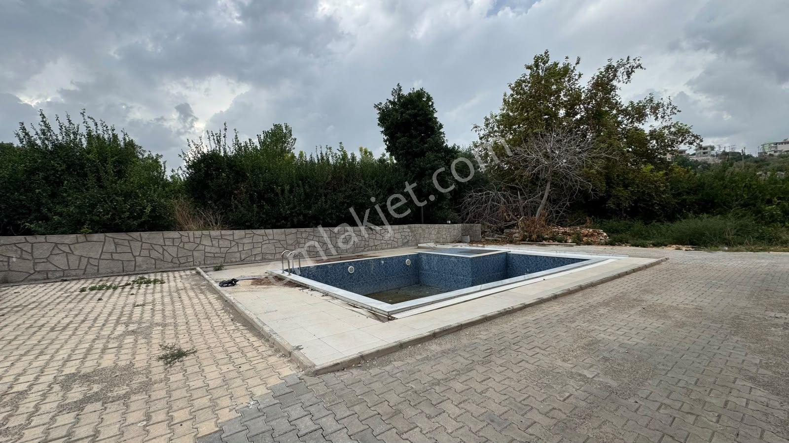 Mersin Tırtar'da Havuzlu Sitede Satılık 1+1 Daire — fotoğraf 4