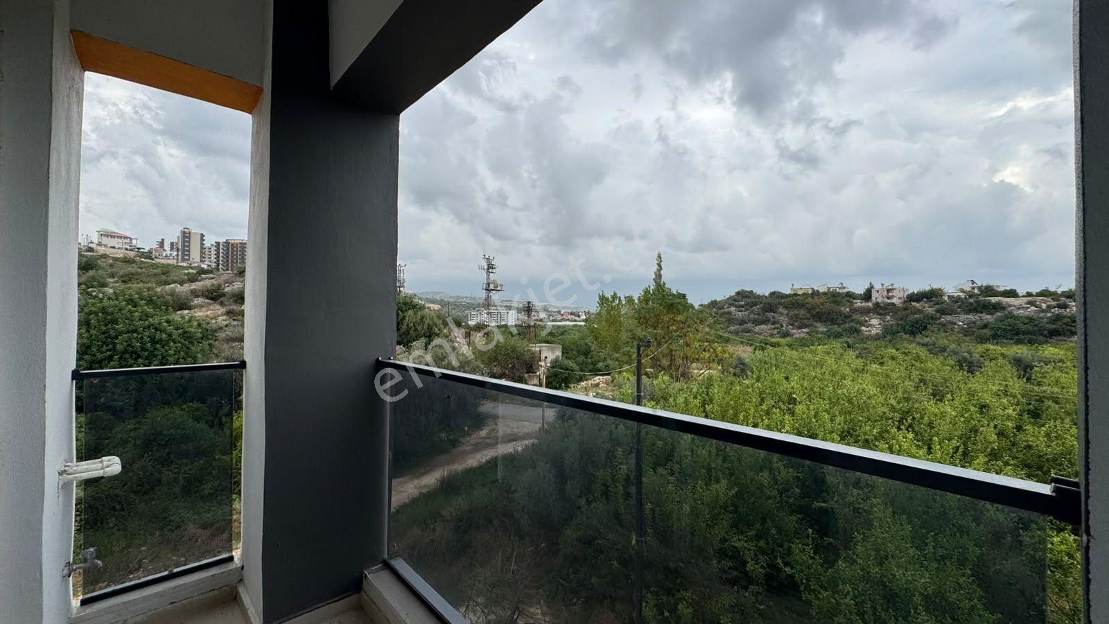 Mersin Tırtar'da Havuzlu Sitede Satılık 1+1 Daire — fotoğraf 7