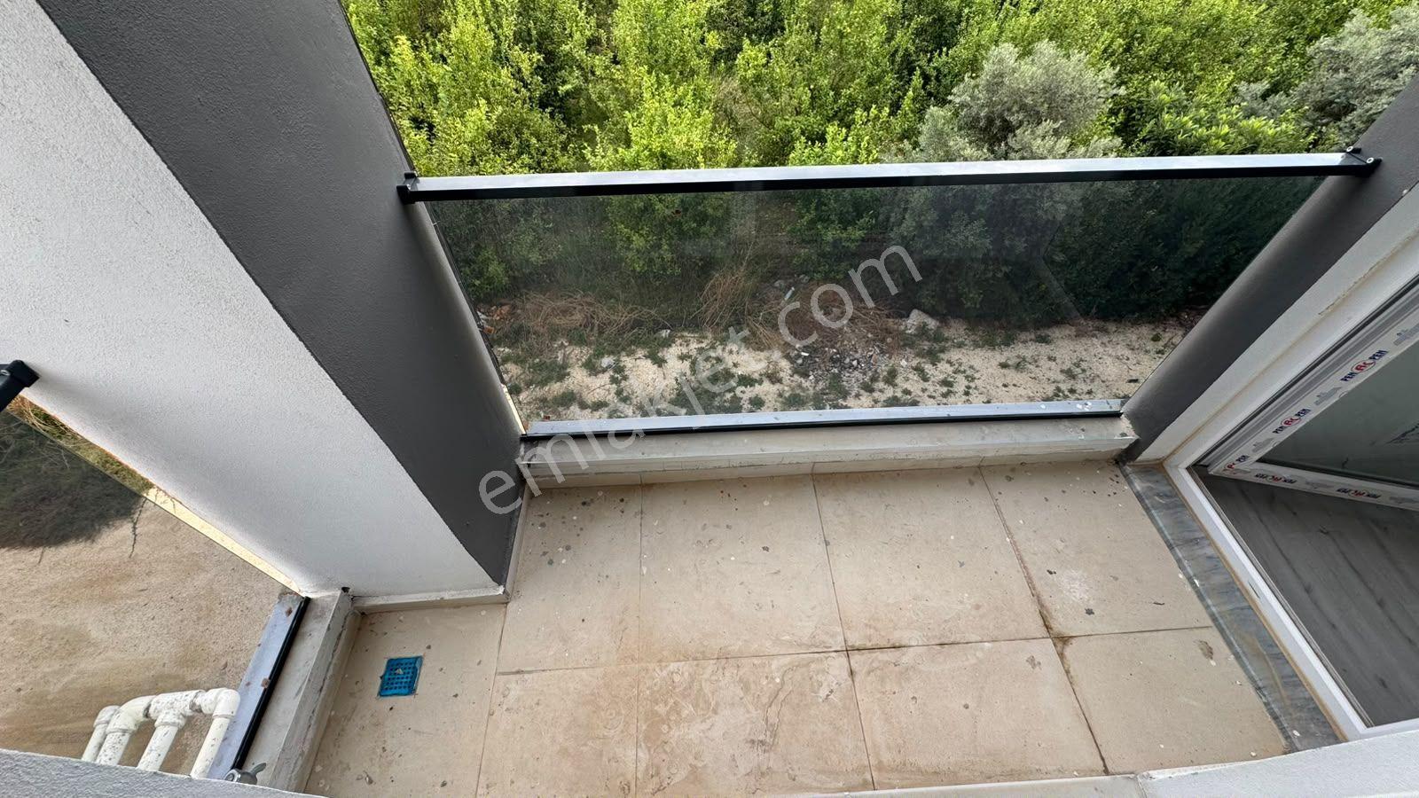Mersin Tırtar'da Havuzlu Sitede Satılık 1+1 Daire — fotoğraf 9