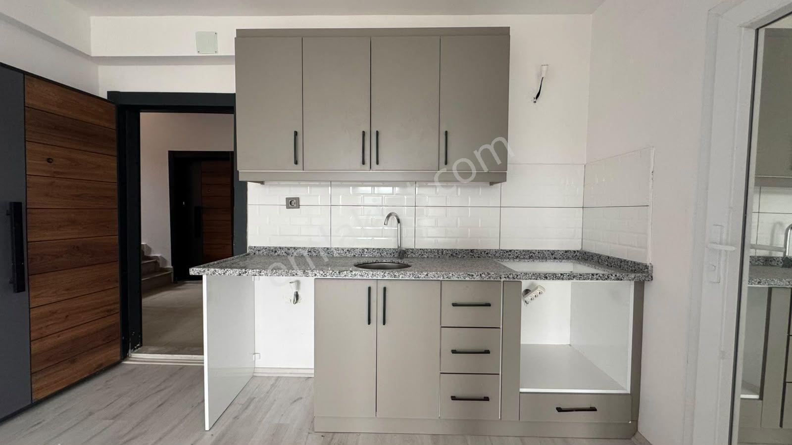Mersin Tırtar'da Havuzlu Sitede Satılık 1+1 Daire — fotoğraf 15