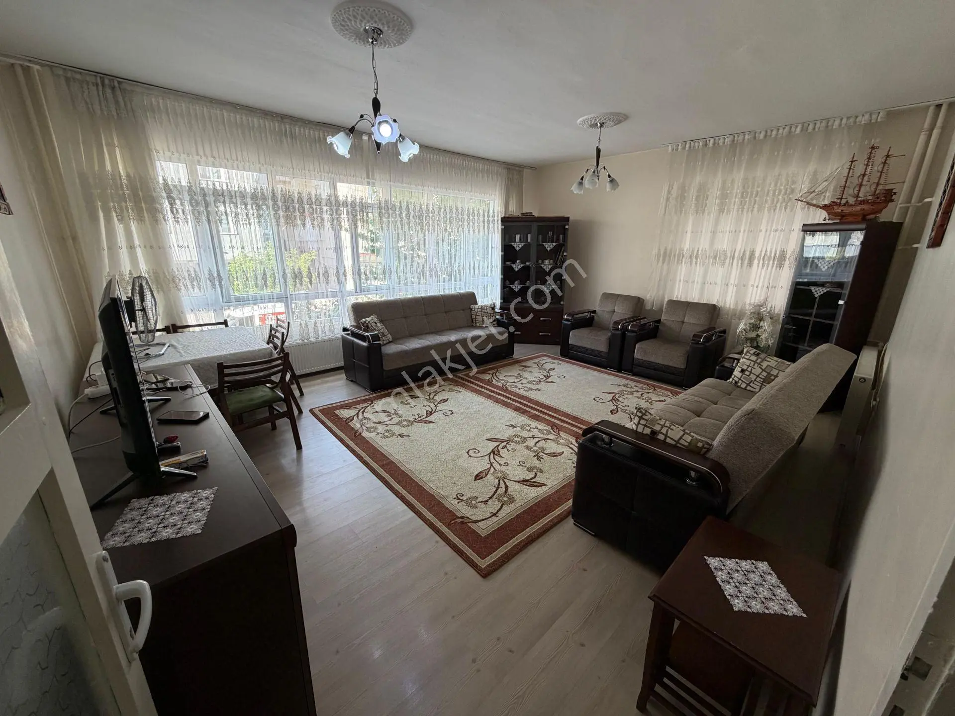 Sincan Plevne Mah 1. Arakat Salon Bağımsız Ön Cephe Kredi Limitsiz 3+1