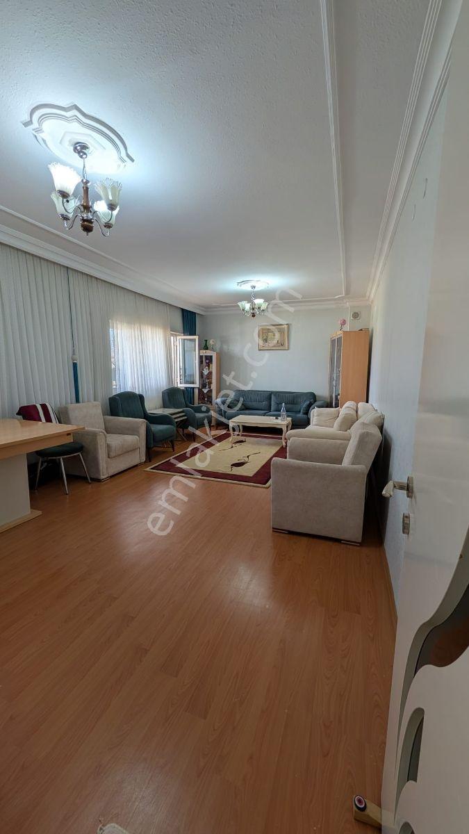 Güç Emlak'tan Satılık Ideal Konum Da 3+1 — fotoğraf 3