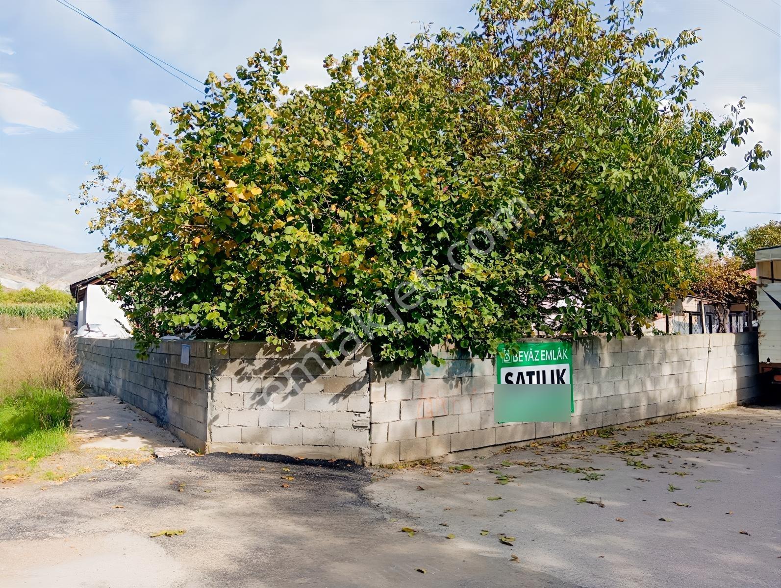 Beyaz Emlak Tan Çukurkuyu Da 1.814M² İçinde 2 Ev Ve 2 Ahırı Olan