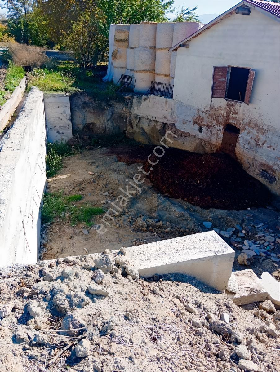 Beyaz Emlak Tan Çukurkuyu Da 1.814m² İçinde 2 Ev Ve 2 Ahırı Olan — fotoğraf 10