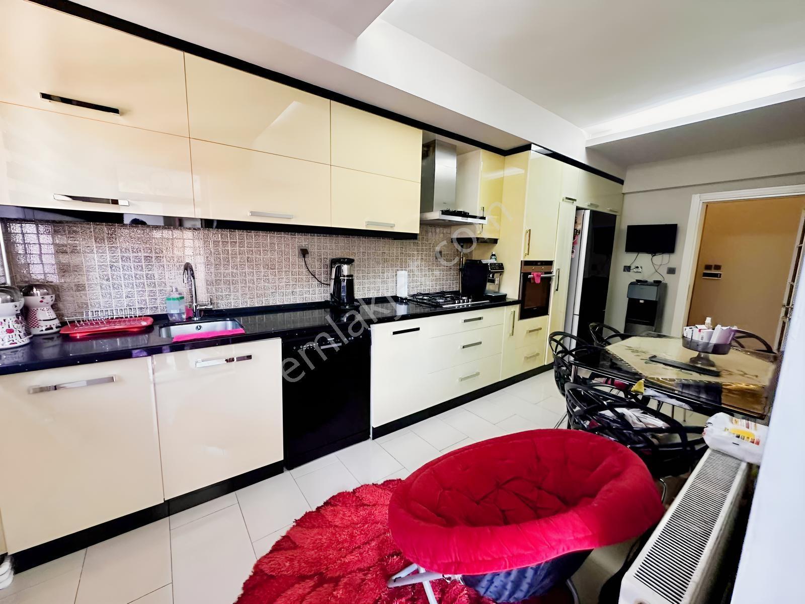 Yayla Mahallesi 111 Cadde Üstü Satılık 3+1 Daire