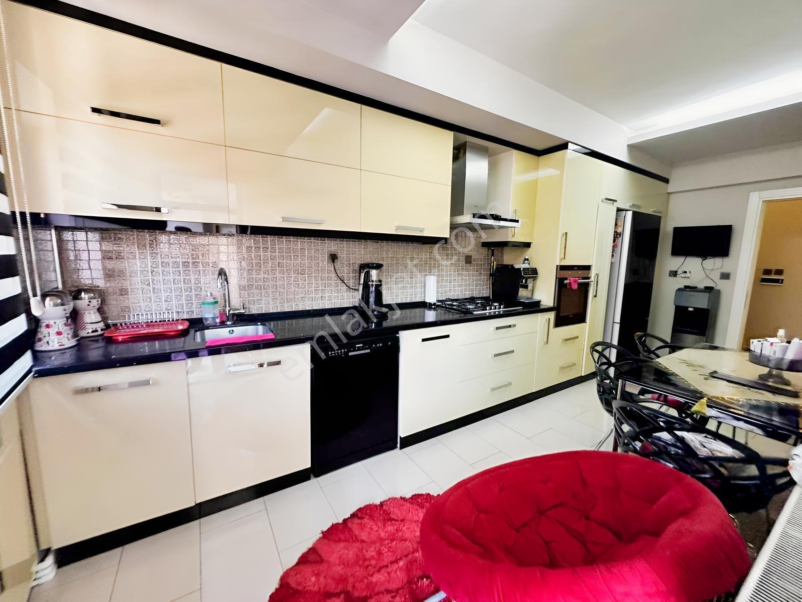 Yayla Mahallesi 111 Cadde Üstü Satılık 3+1 Daire — fotoğraf 2