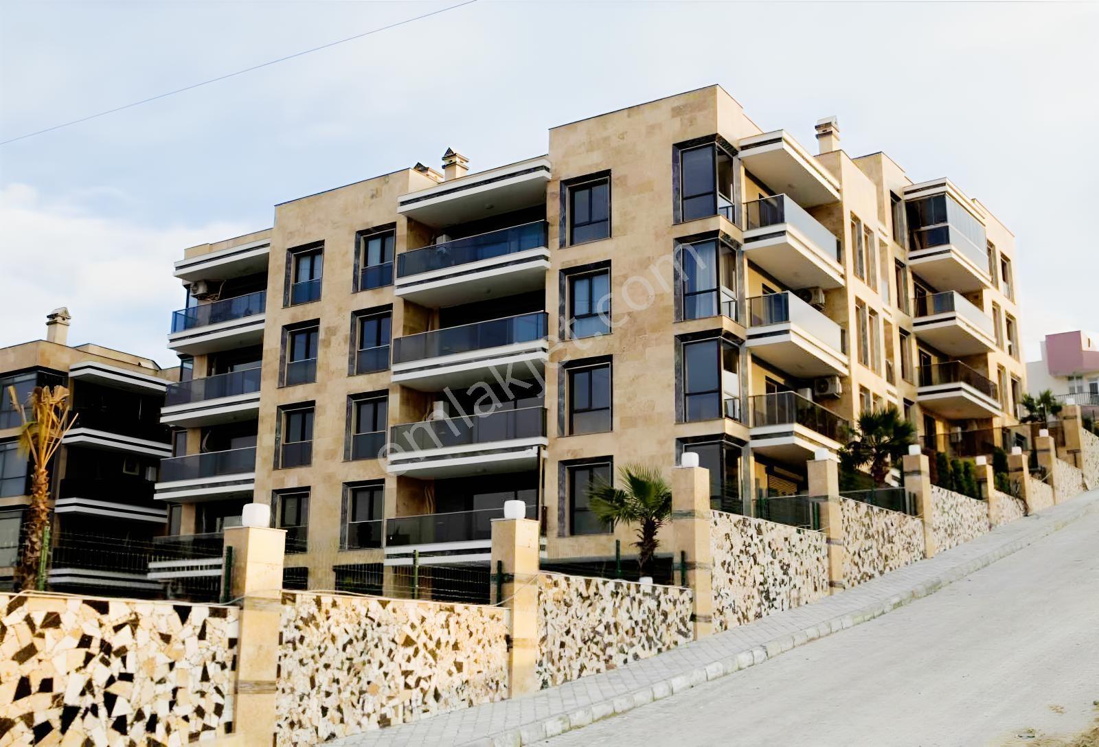 Kuşadası Merkezde Araç Takaslı Lüx 3+1 Daire — fotoğraf 4