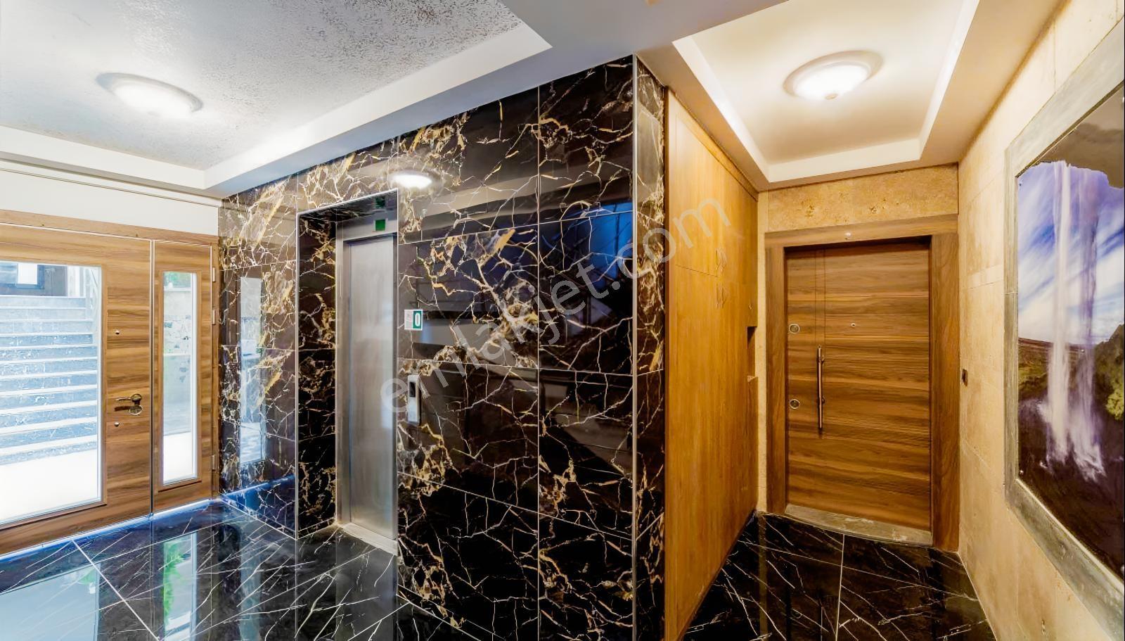 Kuşadası Merkezde Araç Takaslı Lüx 3+1 Daire — fotoğraf 12