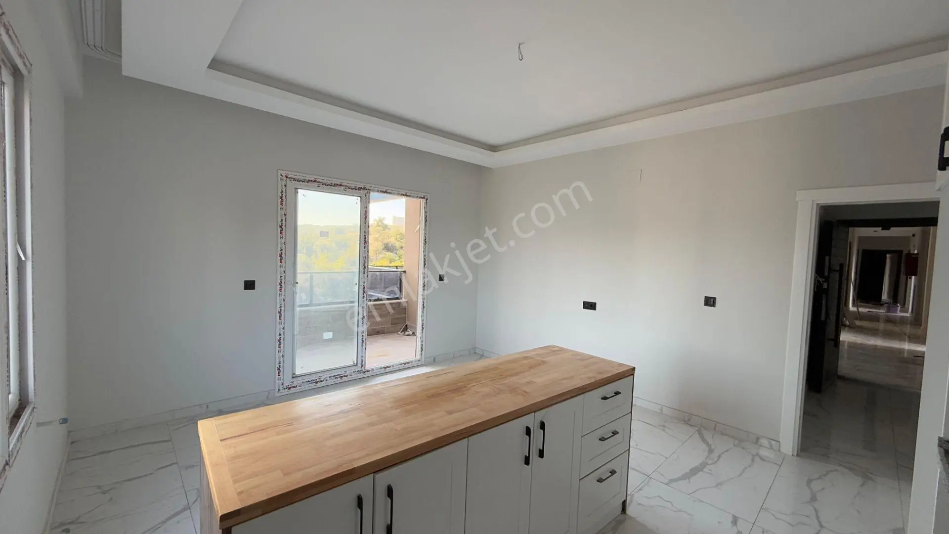 Erdemli Ayaş'ta Havuz Manzaralı Sıfır 2+1 Daire — fotoğraf 9