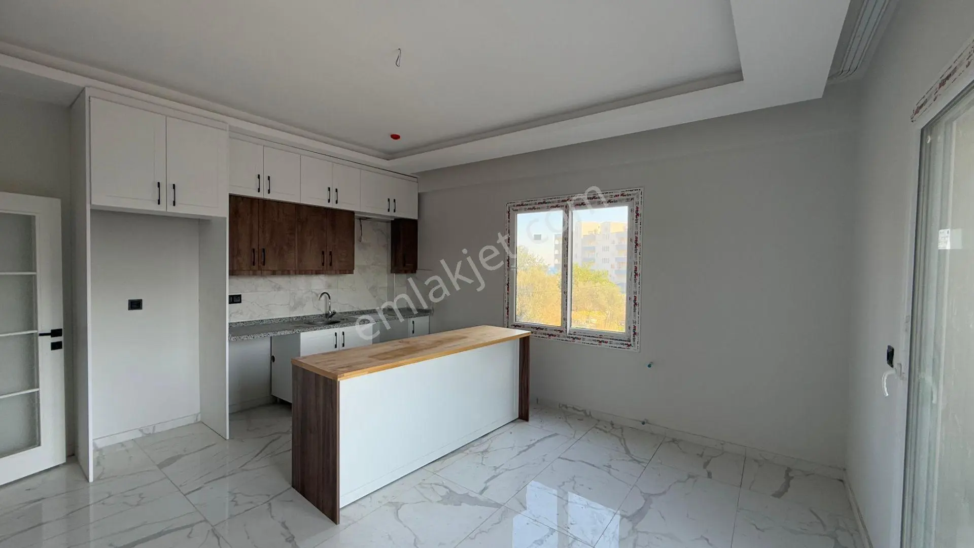 Erdemli Ayaş'ta Havuz Manzaralı Sıfır 2+1 Daire — fotoğraf 10