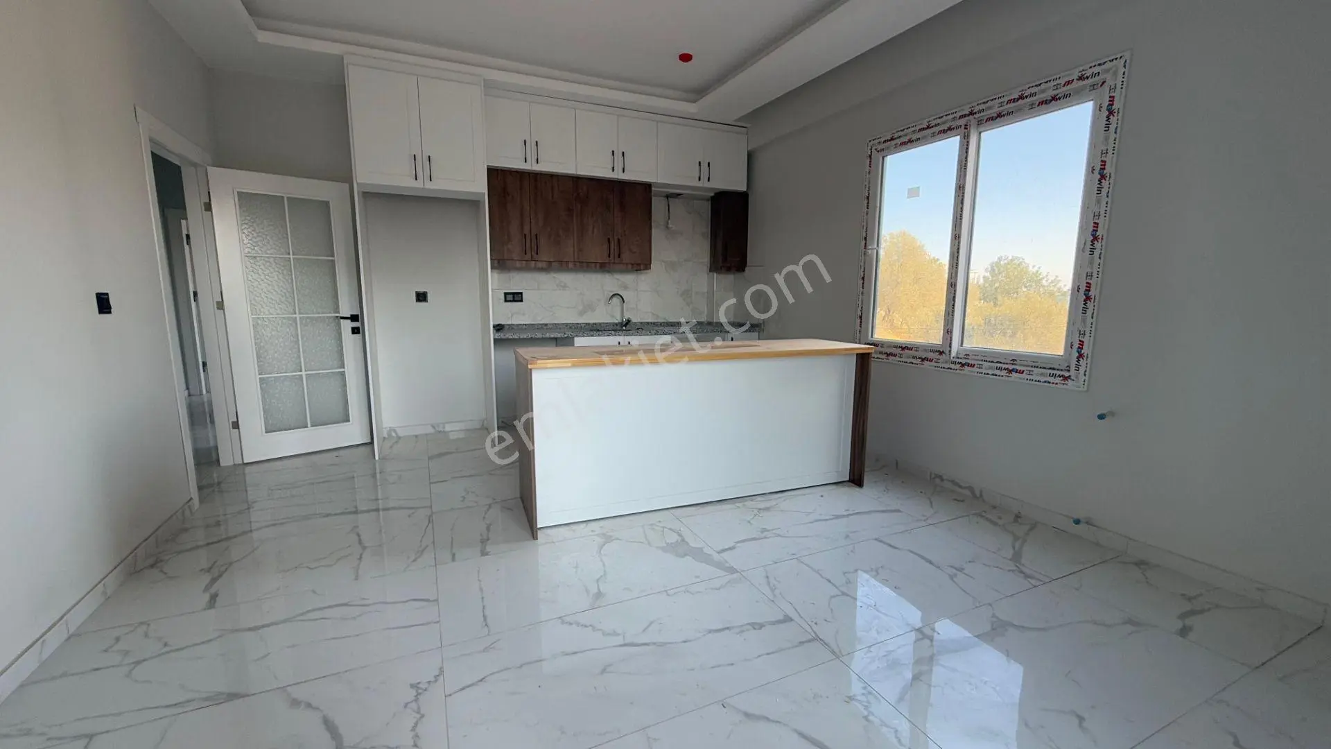 Erdemli Ayaş'ta Havuz Manzaralı Sıfır 2+1 Daire — fotoğraf 11