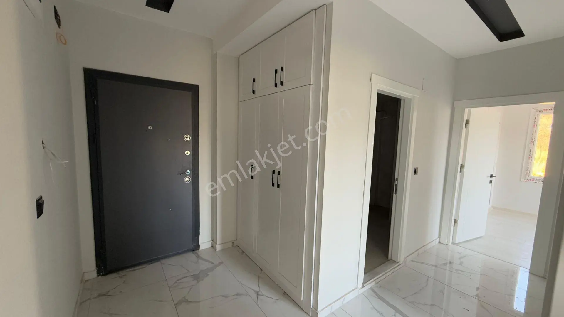 Erdemli Ayaş'ta Havuz Manzaralı Sıfır 2+1 Daire — fotoğraf 14