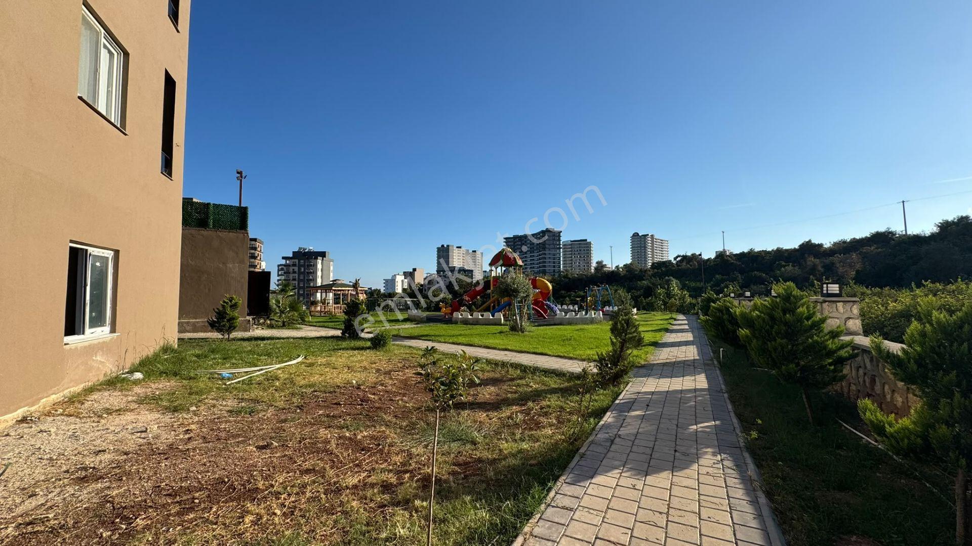 Erdemli Ayaş'ta Havuz Manzaralı Sıfır 2+1 Daire — fotoğraf 15