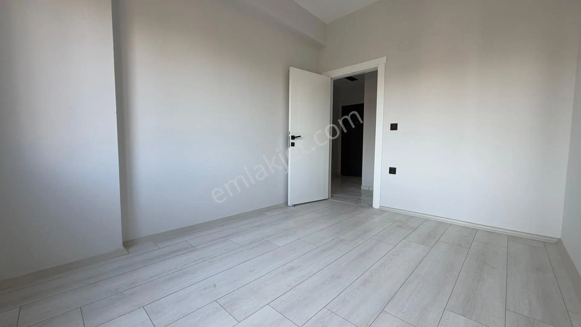 Erdemli Ayaş'ta Havuz Manzaralı Sıfır 2+1 Daire — fotoğraf 16