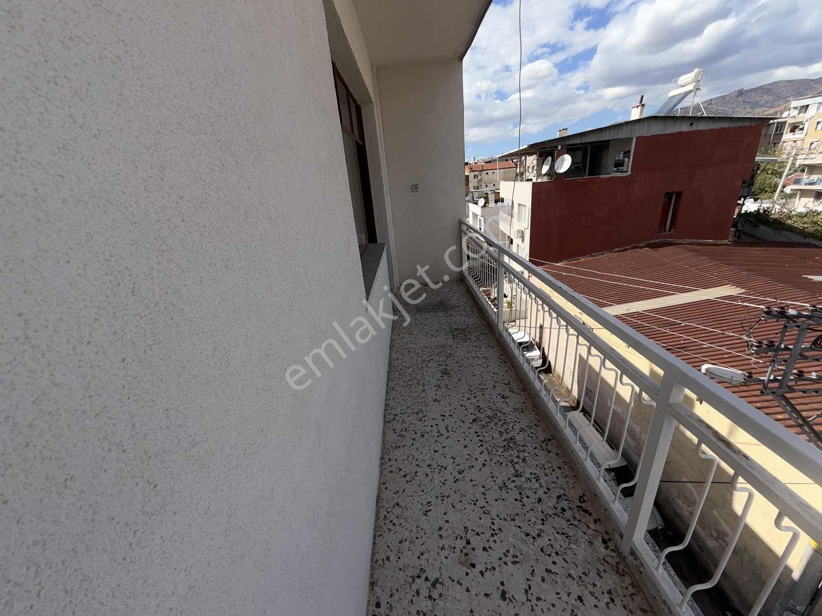 16 Remax Best Ofisinden Komple Satılık Bina — fotoğraf 5