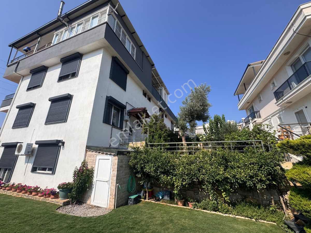 Foça M.k. Atatürk Mah’de 2018 Yapımı 4+2, 210 M², Çift Mutfaklı 3 Katlı Villa — fotoğraf 4