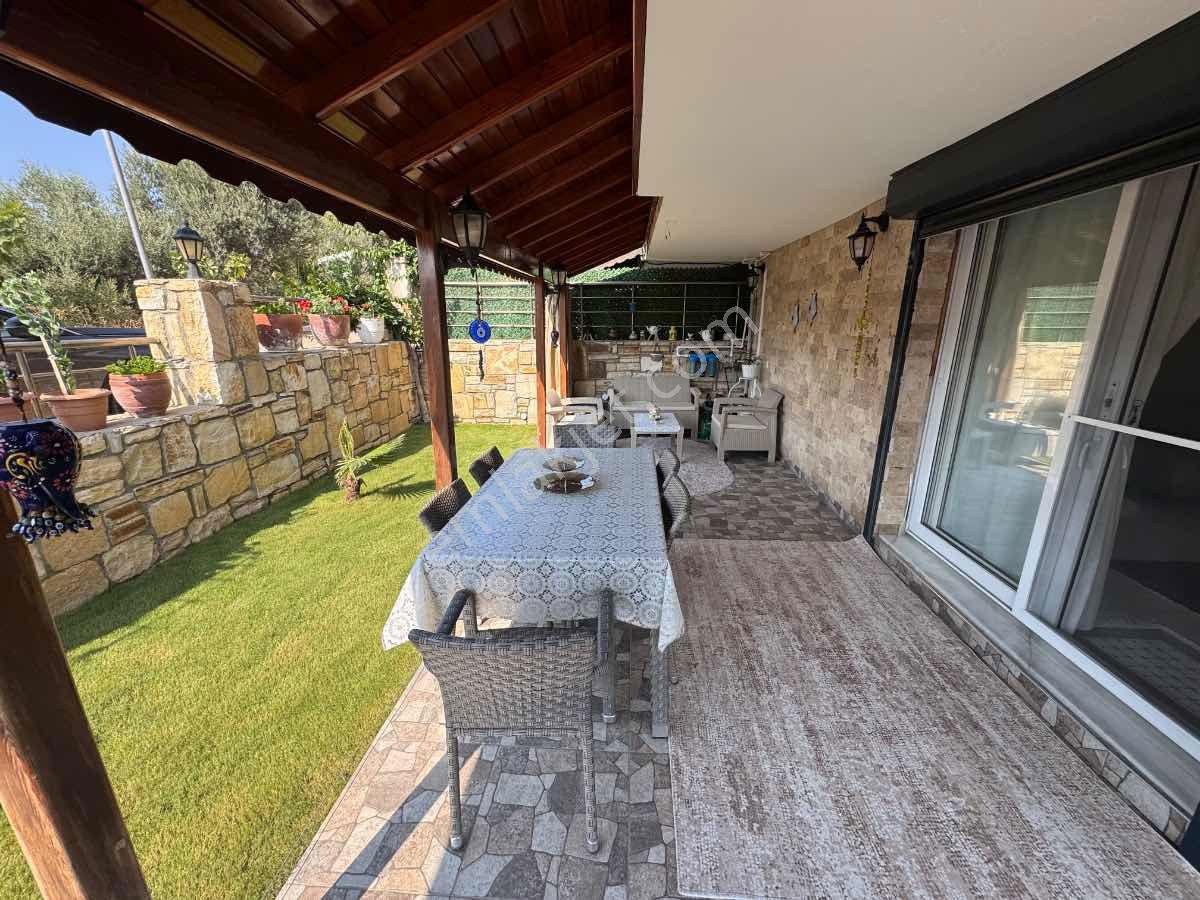Foça M.k. Atatürk Mah’de 2018 Yapımı 4+2, 210 M², Çift Mutfaklı 3 Katlı Villa — fotoğraf 8