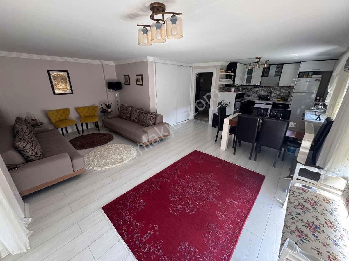 Foça M.k. Atatürk Mah’de 2018 Yapımı 4+2, 210 M², Çift Mutfaklı 3 Katlı Villa — fotoğraf 9