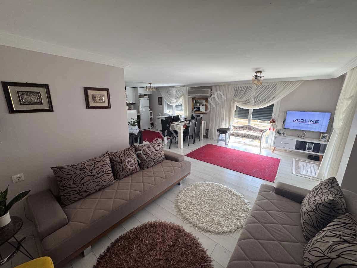 Foça M.k. Atatürk Mah’de 2018 Yapımı 4+2, 210 M², Çift Mutfaklı 3 Katlı Villa — fotoğraf 10