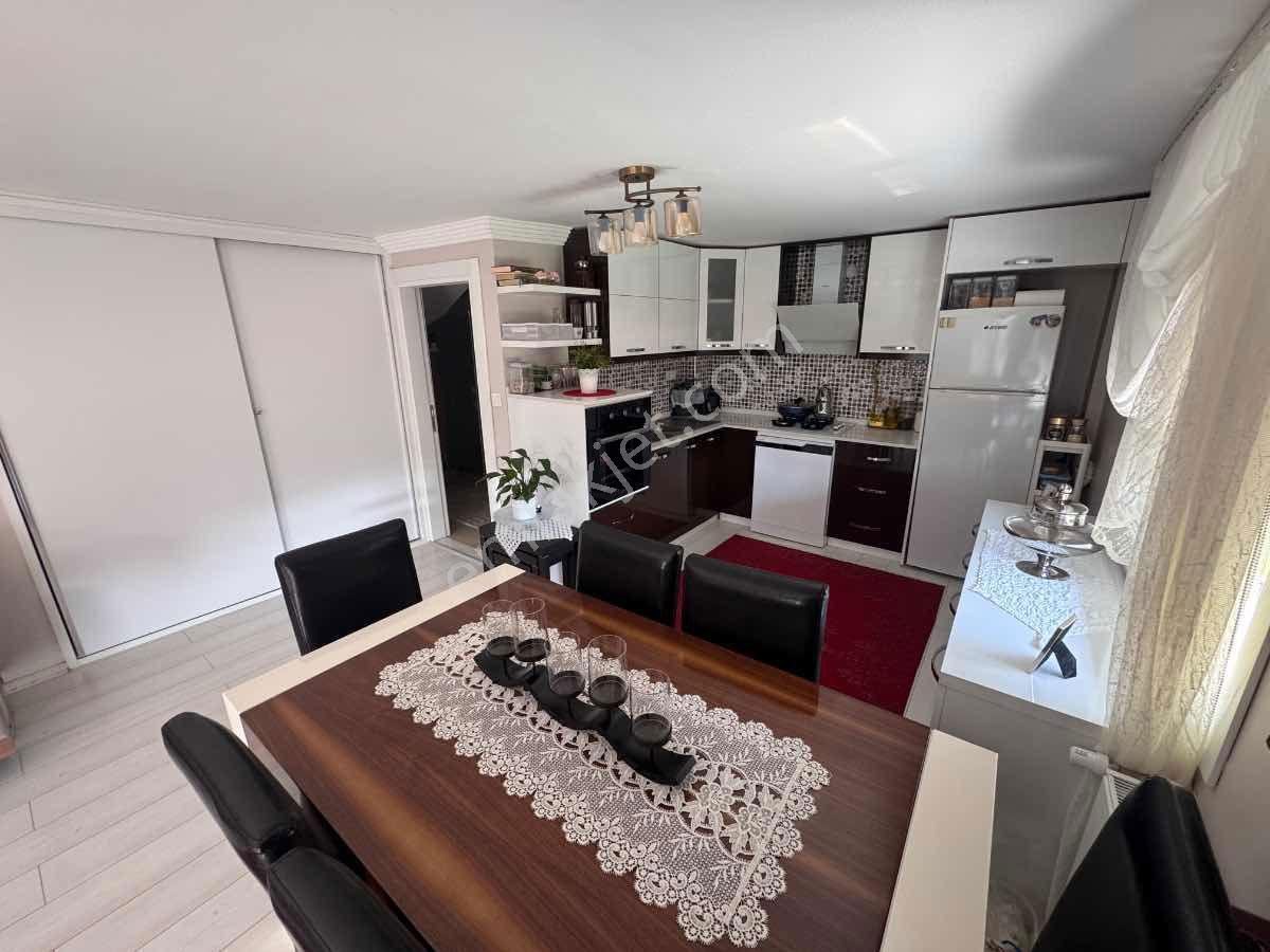 Foça M.k. Atatürk Mah’de 2018 Yapımı 4+2, 210 M², Çift Mutfaklı 3 Katlı Villa — fotoğraf 11
