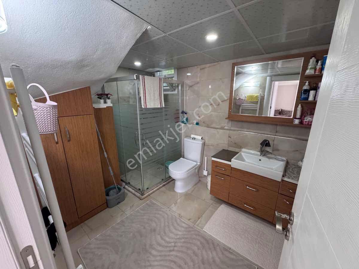 Foça M.k. Atatürk Mah’de 2018 Yapımı 4+2, 210 M², Çift Mutfaklı 3 Katlı Villa — fotoğraf 12