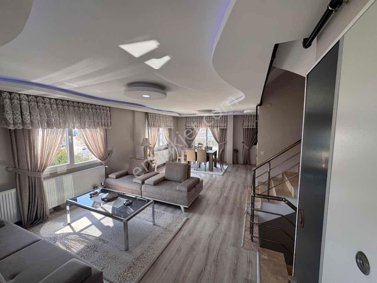 Foça M.k. Atatürk Mah’de 2018 Yapımı 4+2, 210 M², Çift Mutfaklı 3 Katlı Villa — fotoğraf 15