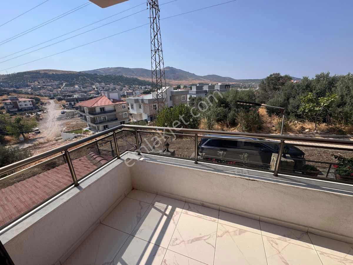 Foça M.k. Atatürk Mah’de 2018 Yapımı 4+2, 210 M², Çift Mutfaklı 3 Katlı Villa — fotoğraf 19