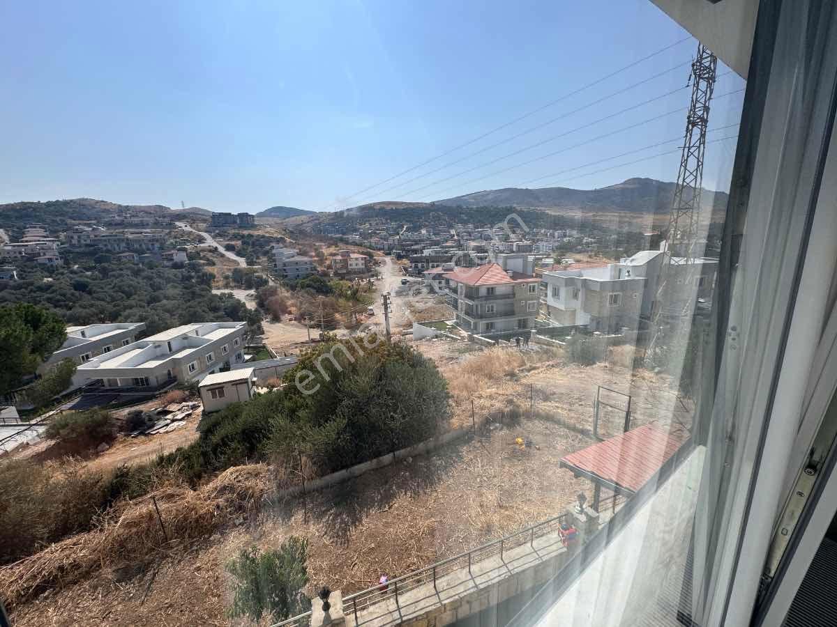 Foça M.k. Atatürk Mah’de 2018 Yapımı 4+2, 210 M², Çift Mutfaklı 3 Katlı Villa — fotoğraf 23