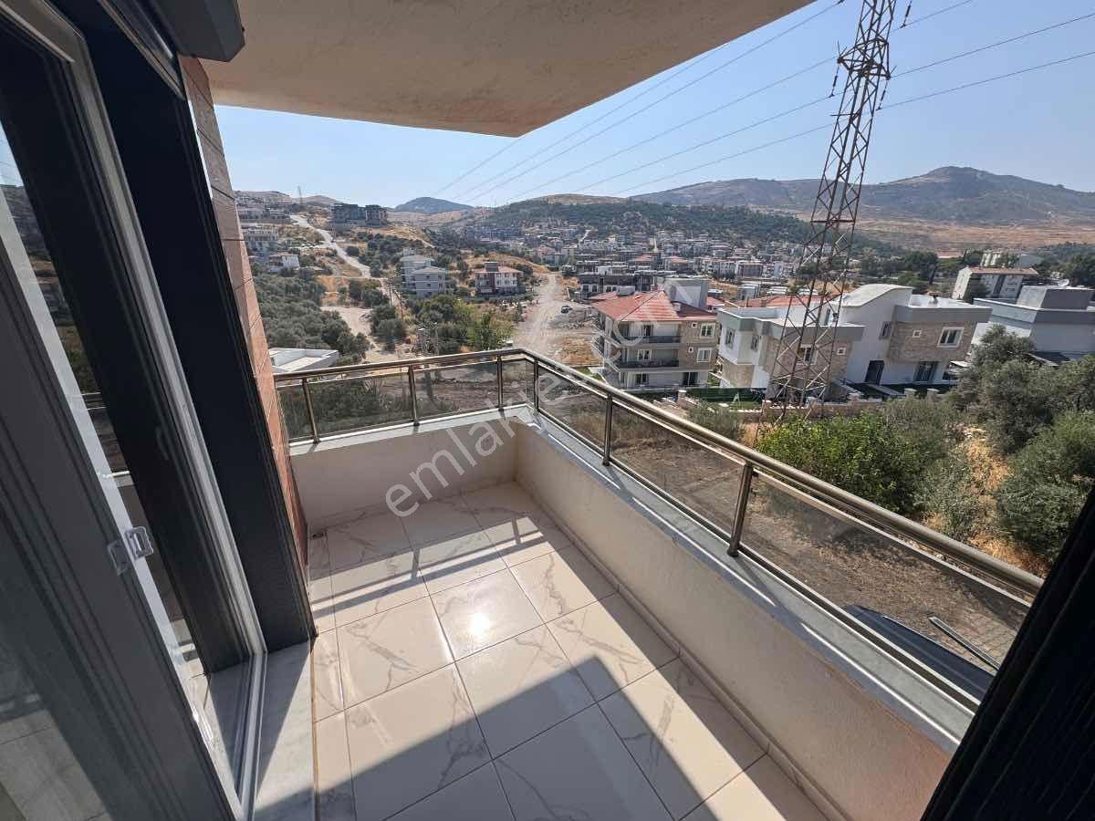 Foça M.k. Atatürk Mah’de 2018 Yapımı 4+2, 210 M², Çift Mutfaklı 3 Katlı Villa — fotoğraf 29