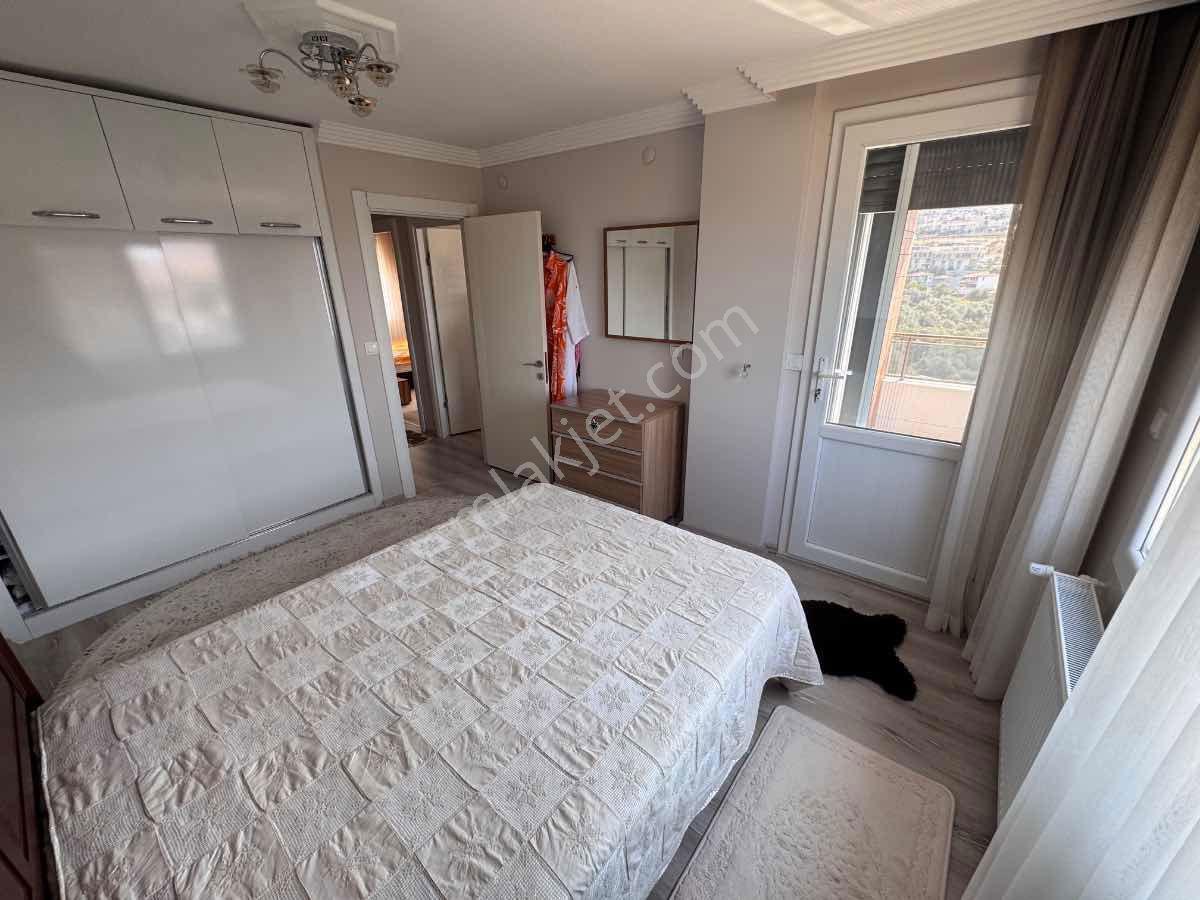 Foça M.k. Atatürk Mah’de 2018 Yapımı 4+2, 210 M², Çift Mutfaklı 3 Katlı Villa — fotoğraf 31