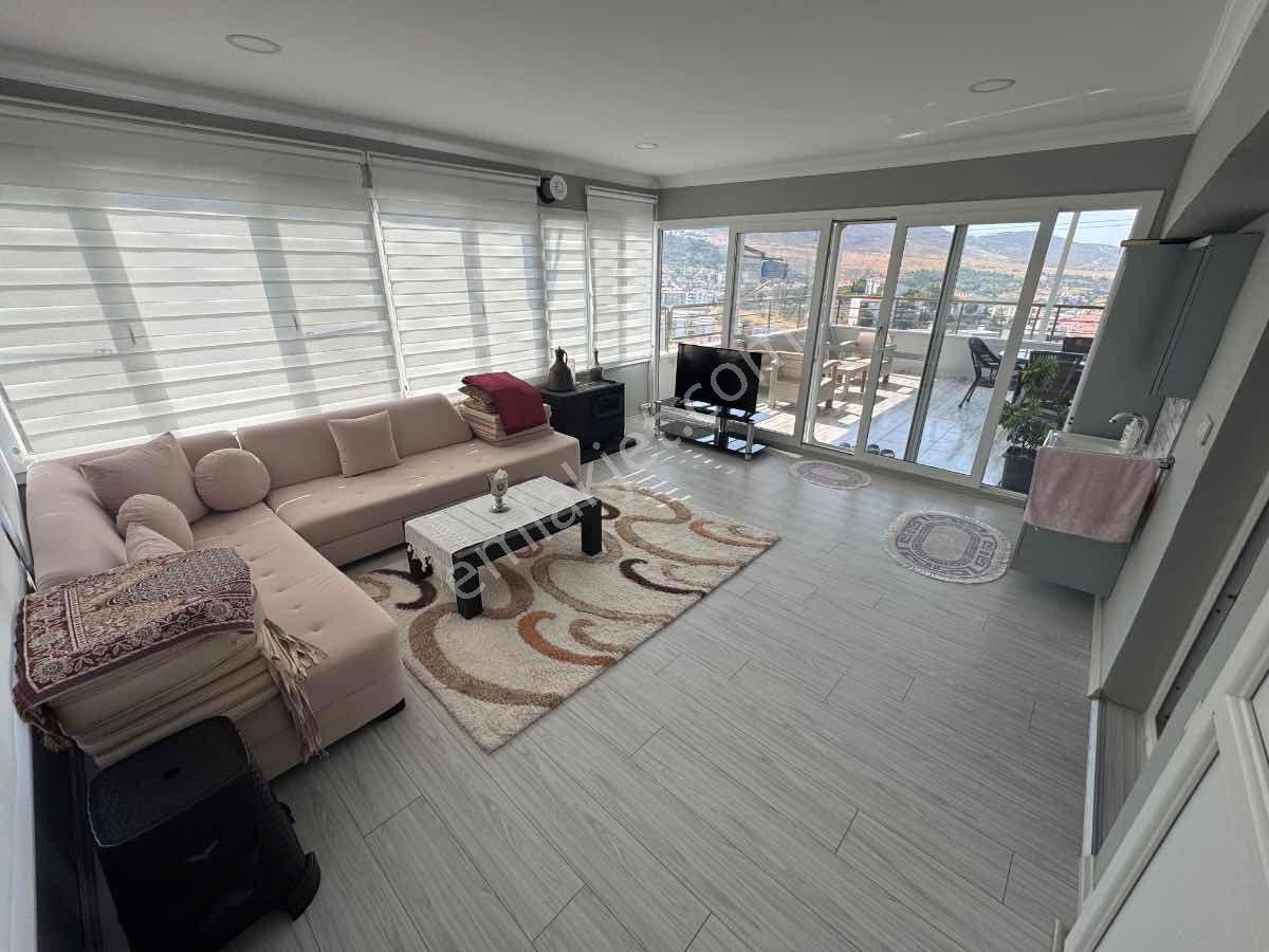 Foça M.k. Atatürk Mah’de 2018 Yapımı 4+2, 210 M², Çift Mutfaklı 3 Katlı Villa — fotoğraf 32