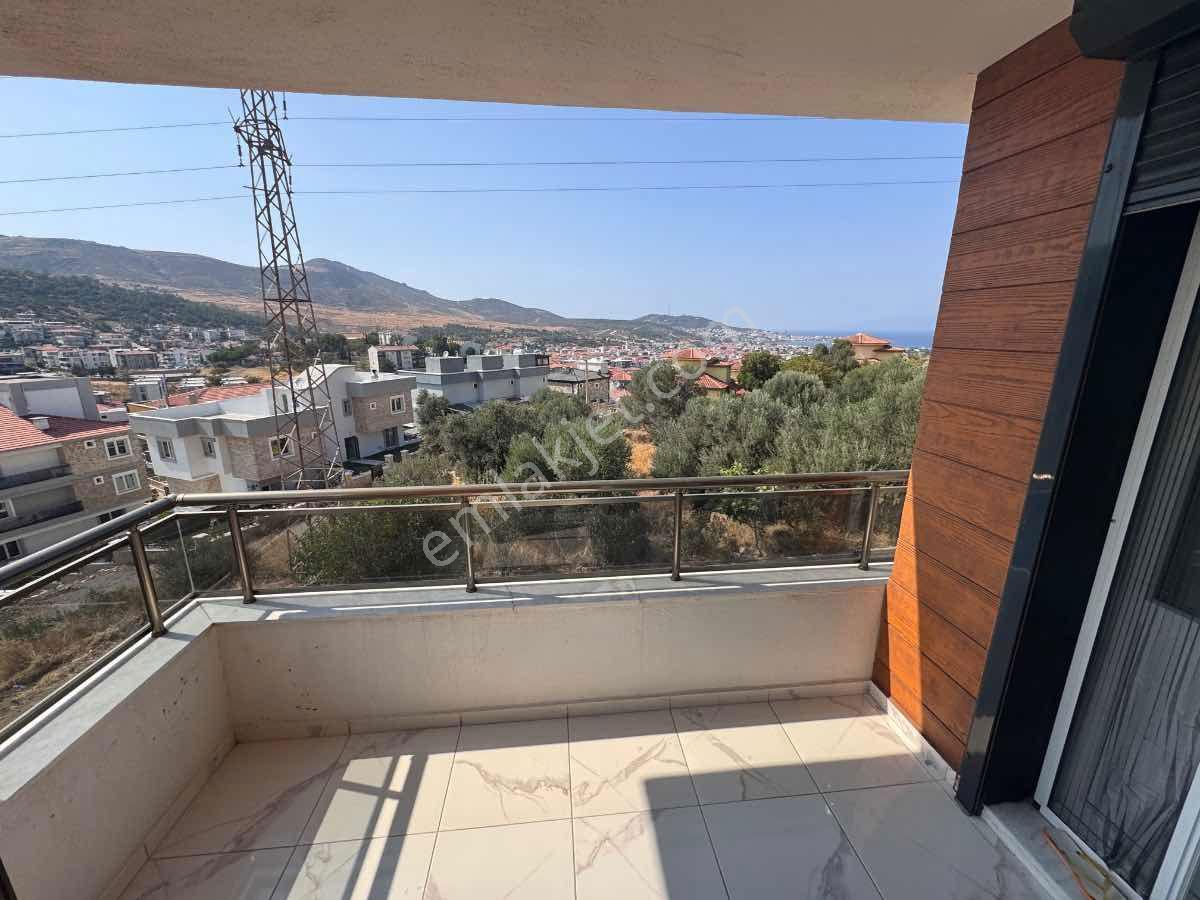 Foça M.k. Atatürk Mah’de 2018 Yapımı 4+2, 210 M², Çift Mutfaklı 3 Katlı Villa — fotoğraf 33