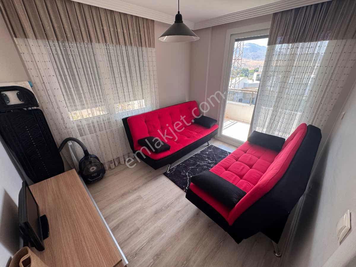 Foça M.k. Atatürk Mah’de 2018 Yapımı 4+2, 210 M², Çift Mutfaklı 3 Katlı Villa — fotoğraf 34