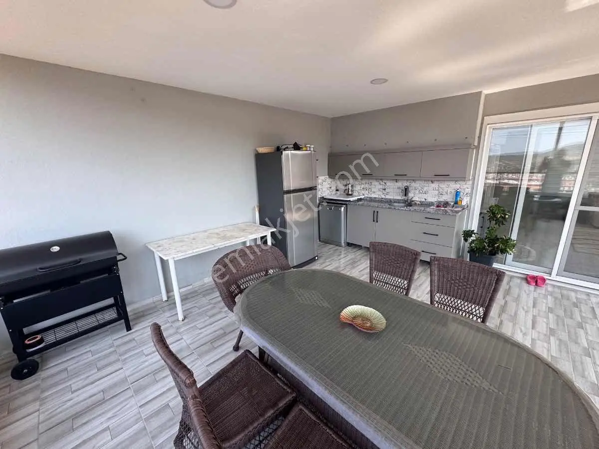 Foça M.k. Atatürk Mah’de 2018 Yapımı 4+2, 210 M², Çift Mutfaklı 3 Katlı Villa — fotoğraf 38