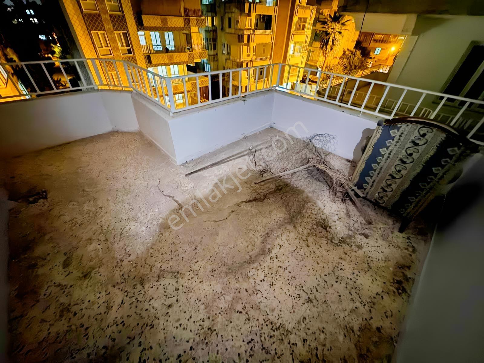 Geylani Emlak'tan Acil 3+1 165 M2 Son Kat — fotoğraf 7