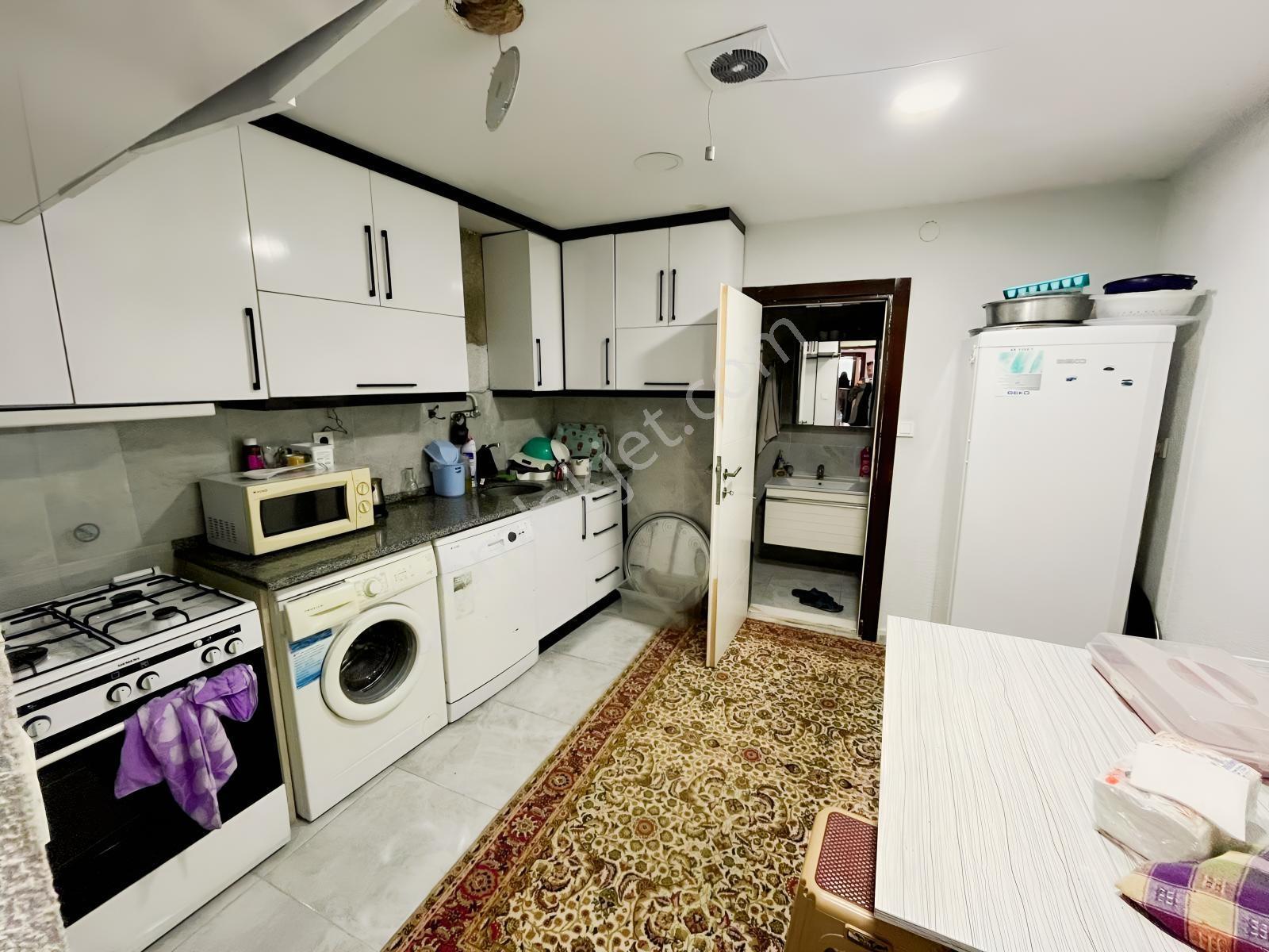Gökçayda Yola 33m Cepheli Ev Ve 300m2 Doposu. Yatırımlık! — fotoğraf 2