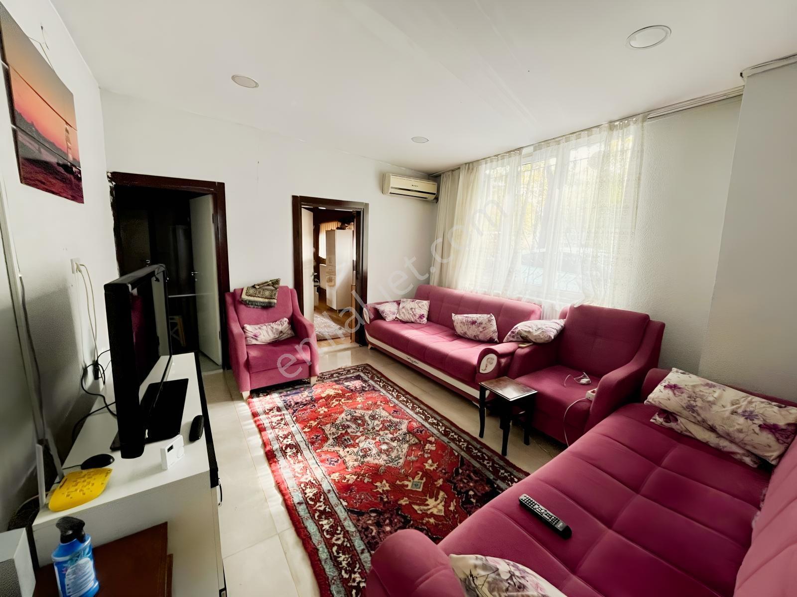 Gökçayda Yola 33m Cepheli Ev Ve 300m2 Doposu. Yatırımlık! — fotoğraf 4