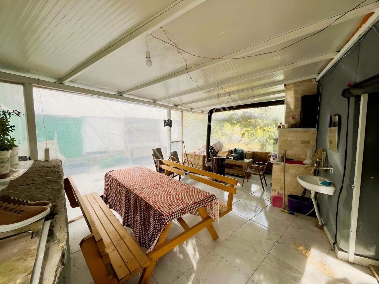 Gökçayda Yola 33m Cepheli Ev Ve 300m2 Doposu. Yatırımlık! — fotoğraf 7
