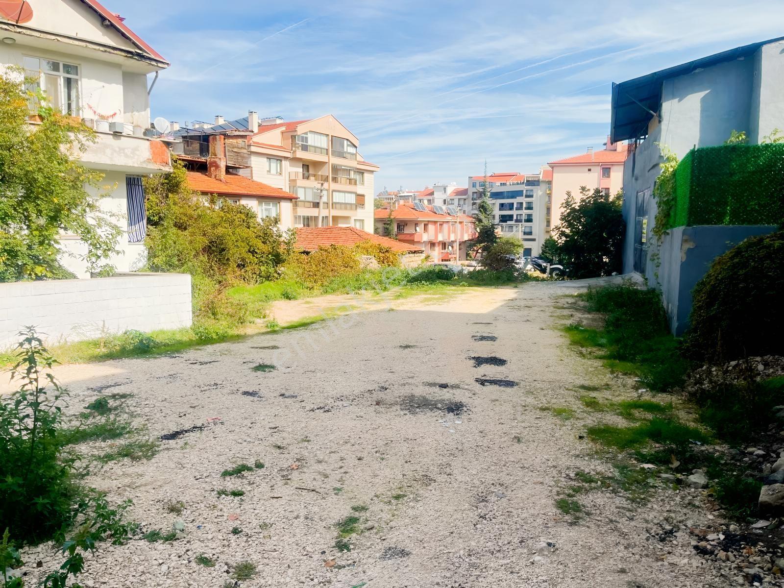 Gökçayda Yola 33m Cepheli Ev Ve 300m2 Doposu. Yatırımlık! — fotoğraf 10