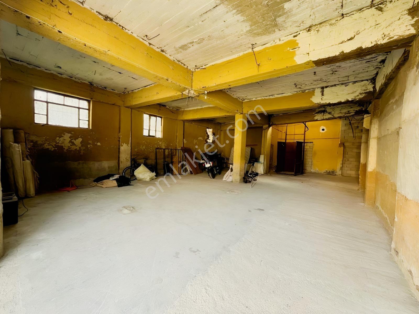 Gökçayda Yola 33m Cepheli Ev Ve 300m2 Doposu. Yatırımlık! — fotoğraf 11
